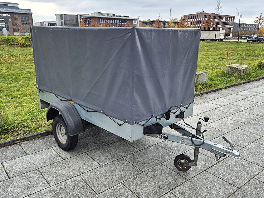 Planenanhänger 750kg mieten | Frontseite | Anhängervermietung Klümper