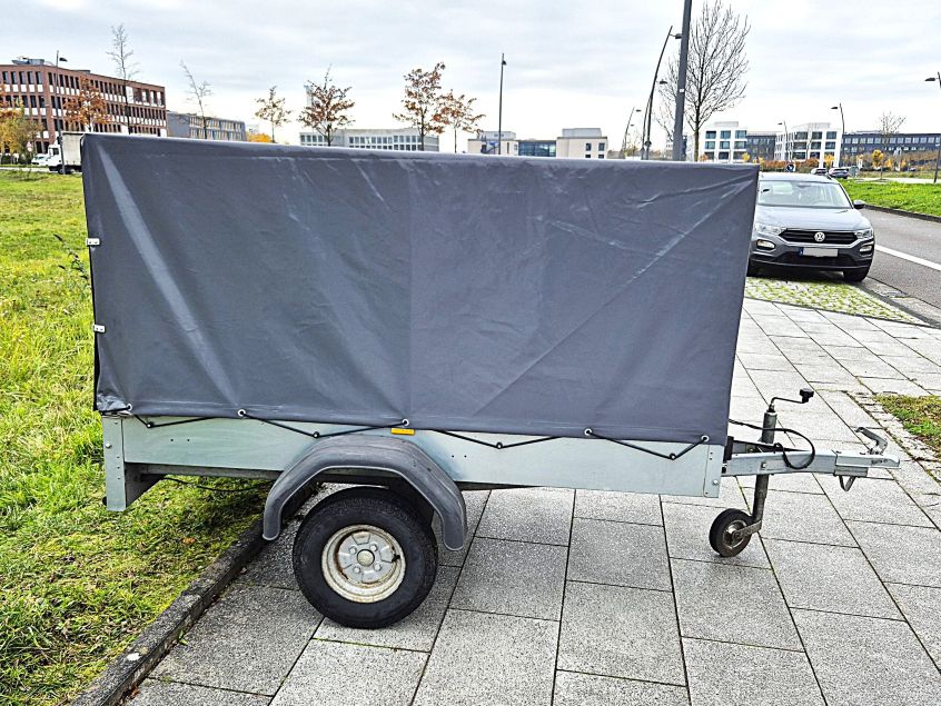 Planenanhänger 750kg mieten | linke Seite | Anhängervermietung Klümper