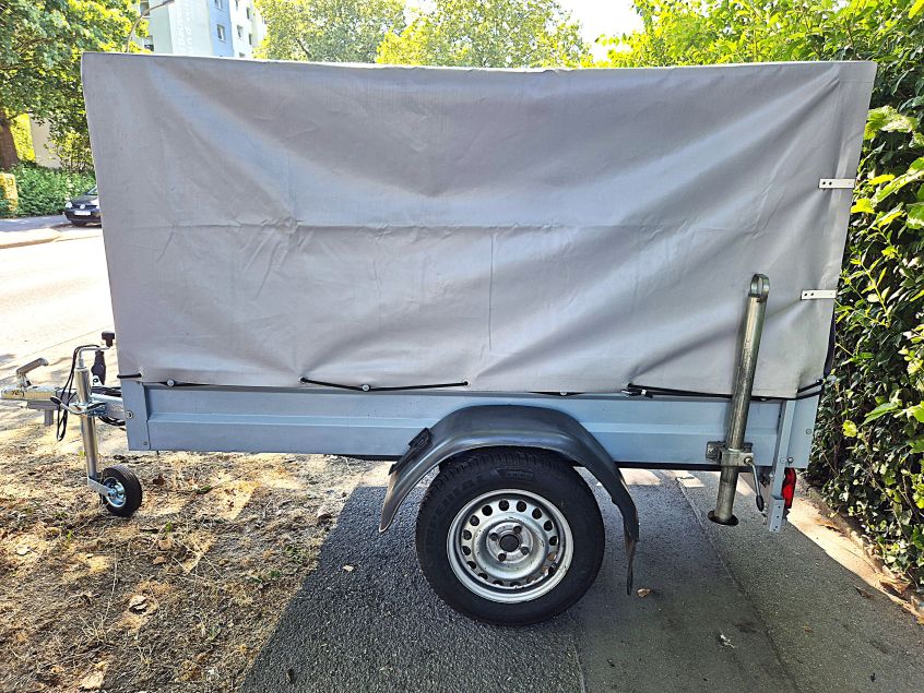 Planenanhänger 700kg mieten | Linke Seite | Anhängervermietung Klümper