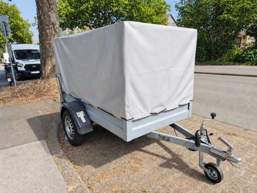 Planenanhänger 700kg mieten | Vorderseite | Anhängervermietung Klümper
